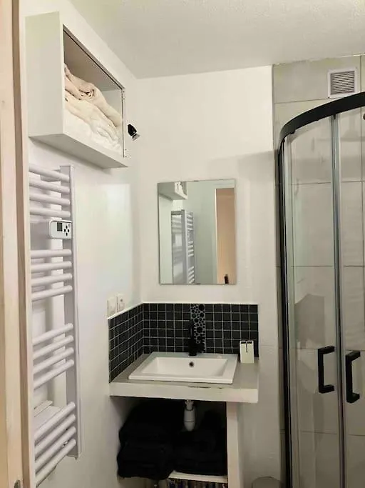 Appartements 2 Chambres, Grand Jardin Et Parking Aix-en-Provence 0*,  France