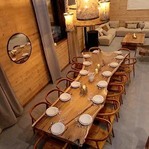 https://chalet-le-petit-bes.hotels-rhonealpes.com